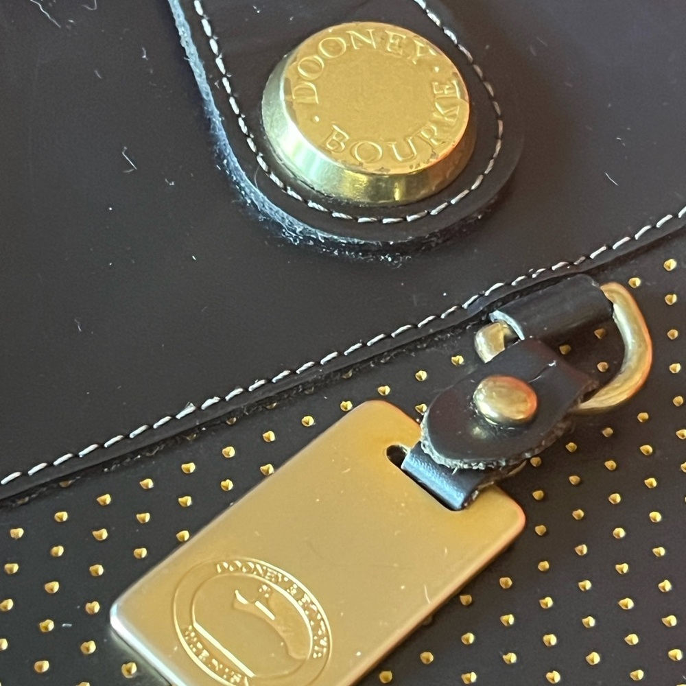 Dooney & Bourke shoulder purse